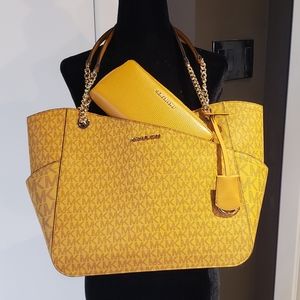 Micael Kors Jet set Marigold Monogram Large Chain Tote Bag And Matching Wallet